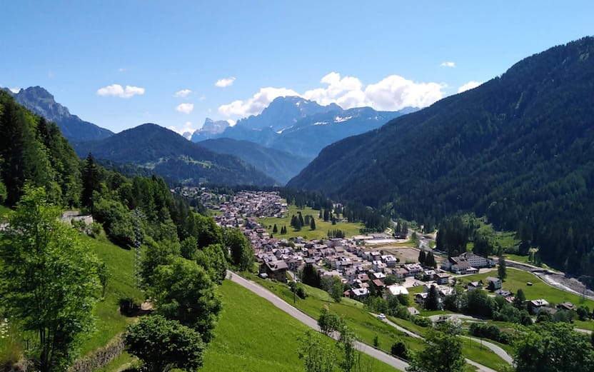 Una veduta di Falcade, sulle Dolomiti bellunesi, 02 giugno 2020. ANSA/ANTONELLA SCHENA