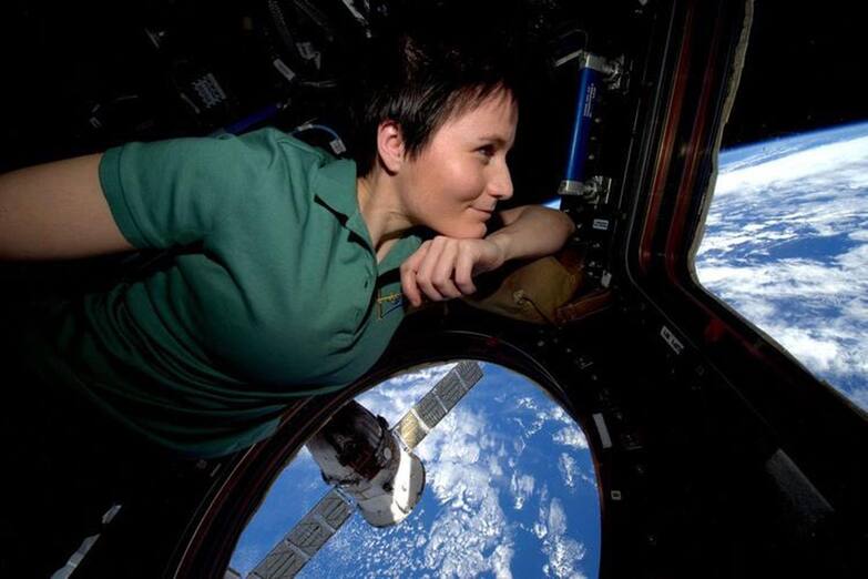 Foto pubblicata sul profilo Twitter della presidenza del Consiglio dei Ministri, 28 maggio 2021. "La prima donna europea al comando della Stazione spaziale internazionale Ã¨ la nostra Samantha #Cristoforetti. Sventola sempre piÃ¹ in alto la bandiera dell'Italia #competenza #tenacia", il post a corredo. PROFILO TWITTER PALAZZO CHIGI