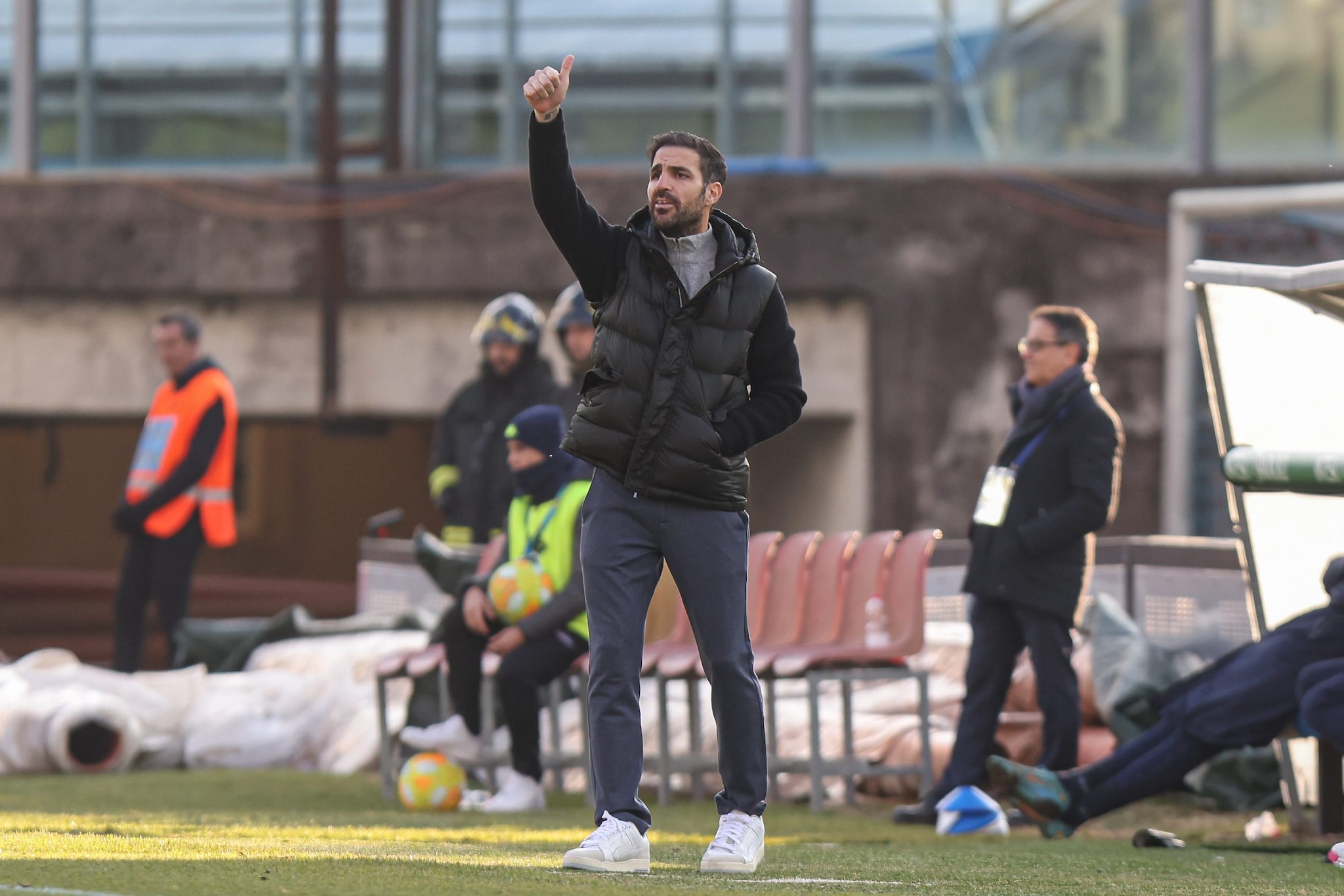 Fabregas in campo durante l'ultima partita del Como contro il Brescia.