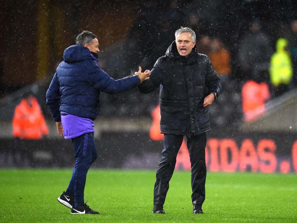 Mourinho festeggia con Ricardo Formosinho dopo una partita del Manchester United.