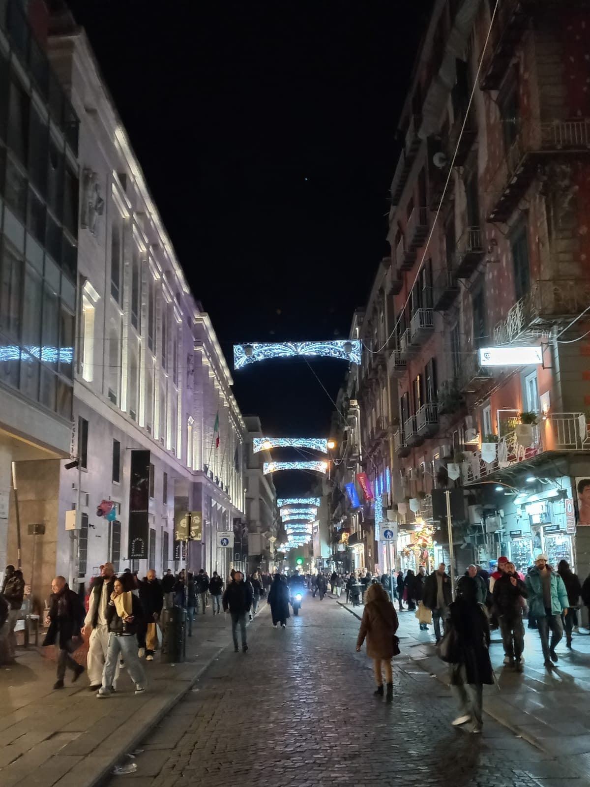 Le luci di Natale in via Toledo