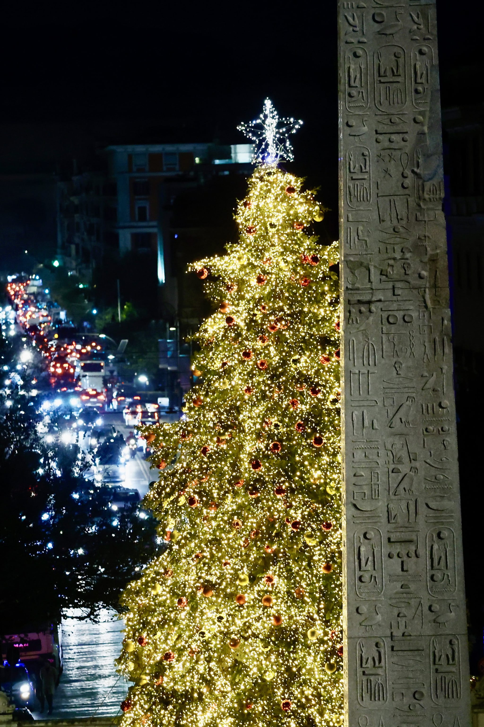 Albero di Natale 2023 a Roma in piazza del Popolo