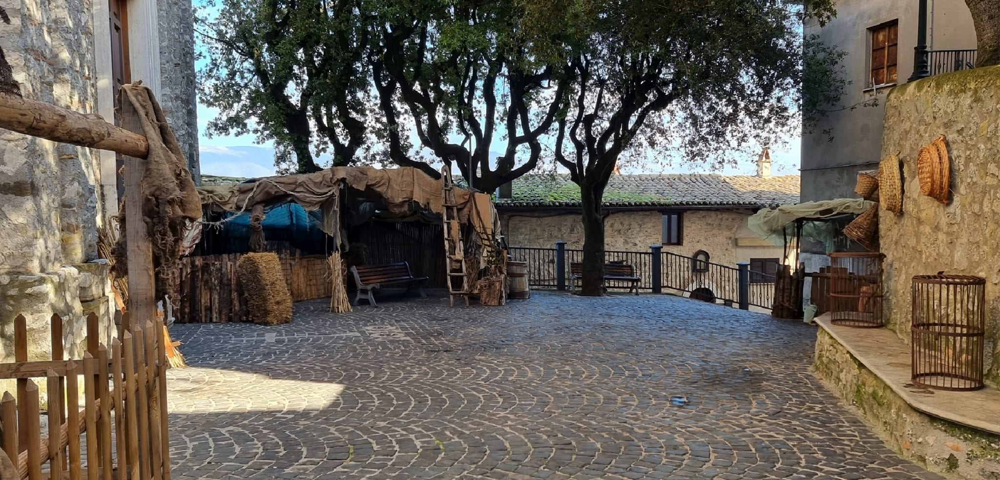 La capanna pronta ad ospitare la Natività a Rocca Santo stefano