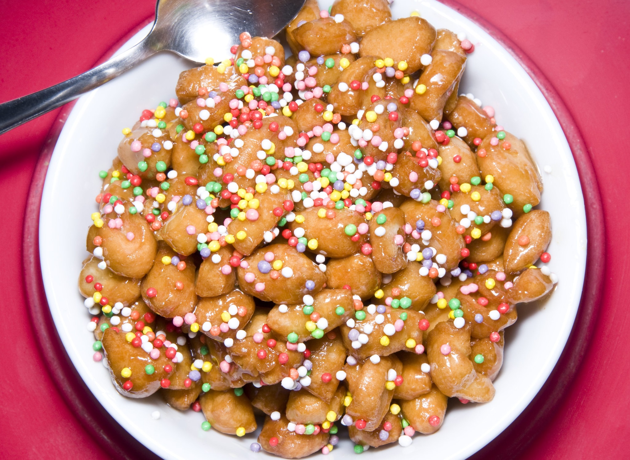 Un piatto di struffoli