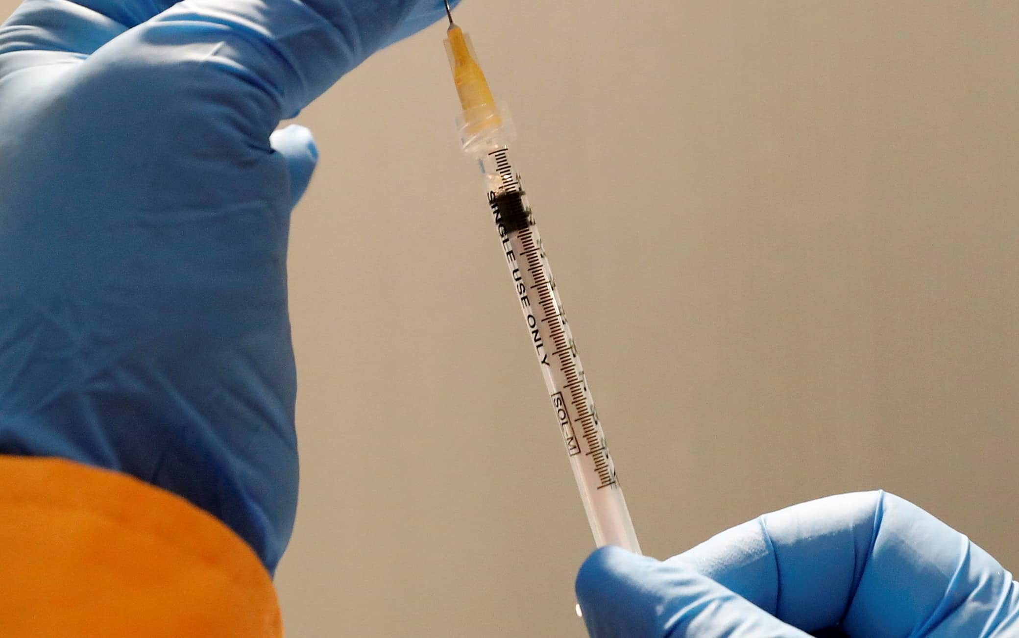 epa09682506 A nurse prepares a dose of the Moderna COVID-19 vaccine during the vaccinations against the coronavirus (COVID-19) in Cannes, France, 13 January 2022. EPA/SEBASTIEN NOGIER