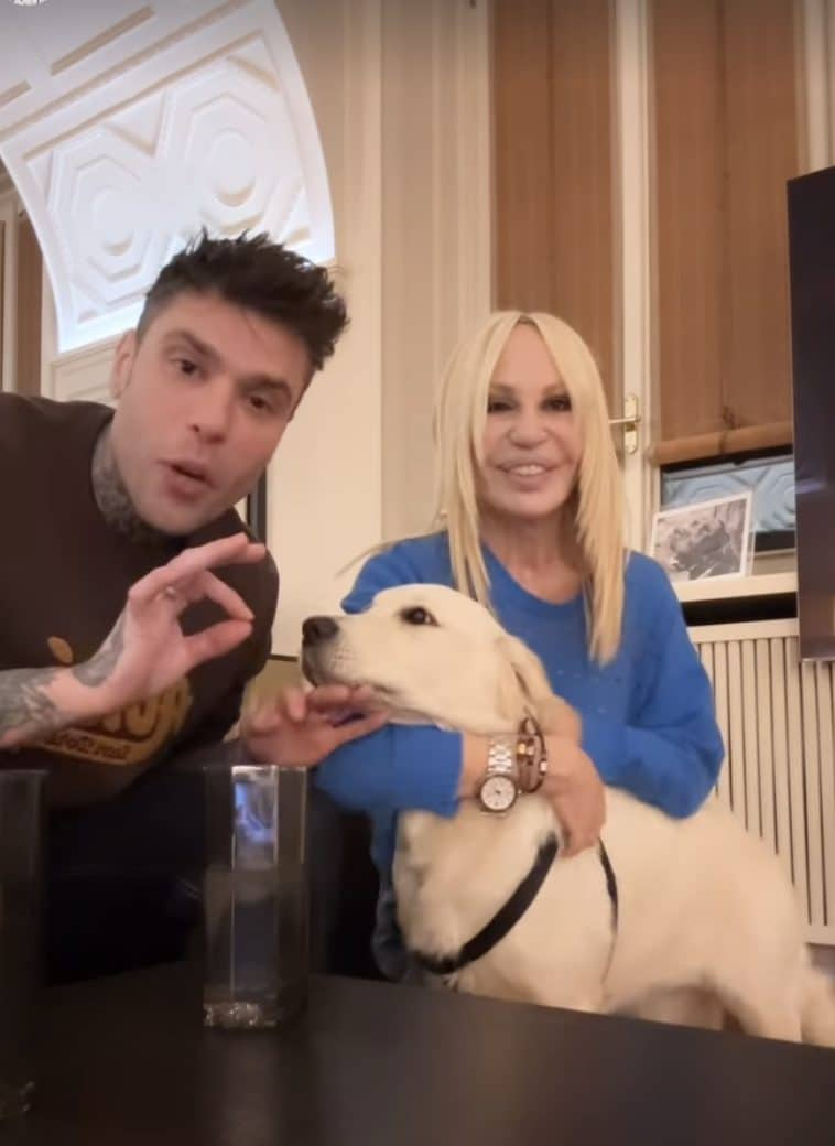 Fedez, Donatella Versace e il cane Paloma