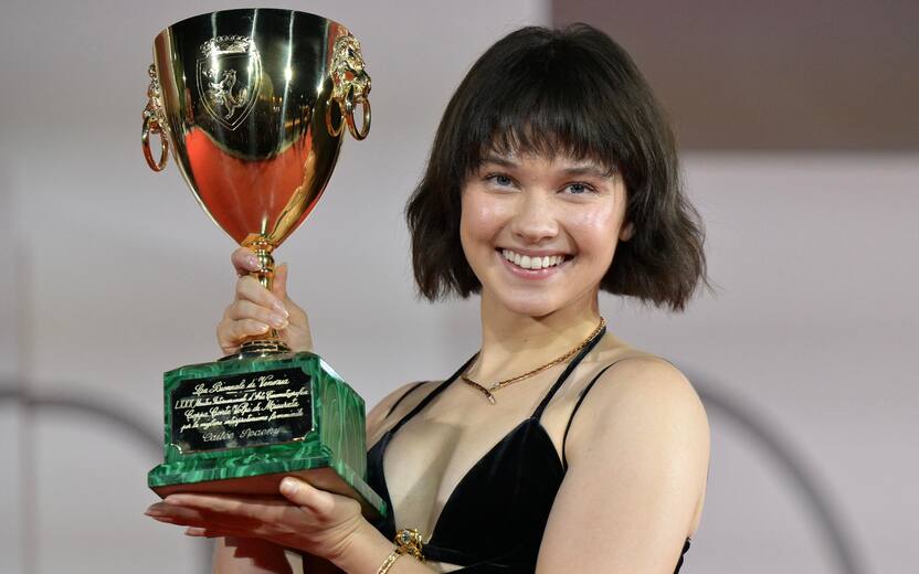 US actress Cailee Spaeny holds the Volpi Cup (Coppa Volpi) Award for Best Actress for her performance in the movie Priscilla during the closing ceremony of the 80th annual Venice International Film Festival, in Venice, Italy, 09 September 2023. The 80th edition of the Venice Film Festival runs from 30 August to 09 September 2023. ANSA/ETTORE FERRARI