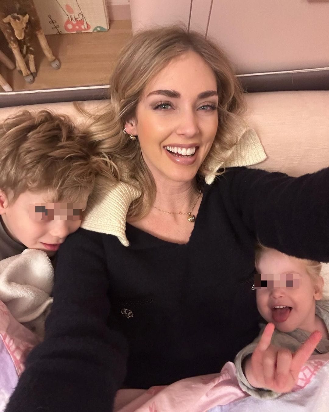 Chiara Ferragni con i figli Leone e Vittoria