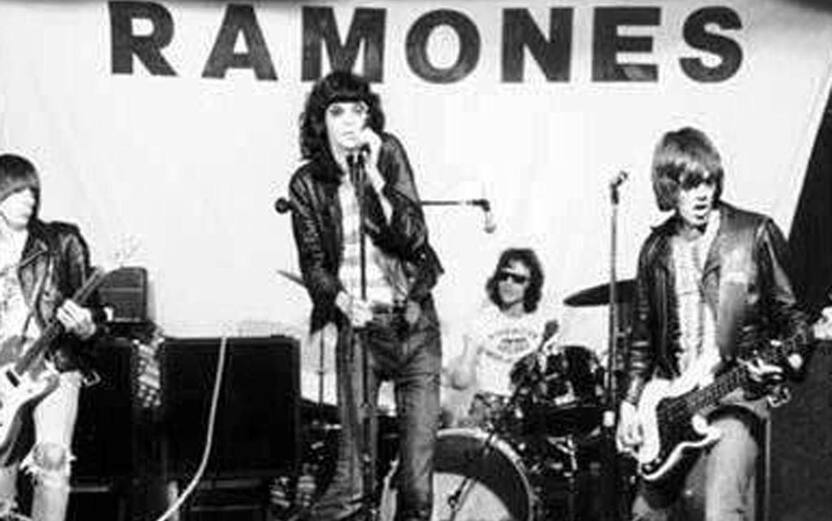 Una immagine tratta dalla pagina Facebook ufficiale dei Ramones, che ha dato notizia della morte a 62 anni, nella sua casa di New York, di Tommy Ramone, ultimo membro ancora in vita di una delle piÃ¹ note band del punk rock americano, attiva tra la seconda parte degli anni '70 e la prima metÃ  degli anni '90, 12 luglio 2014. ANSA / FACEBOOK