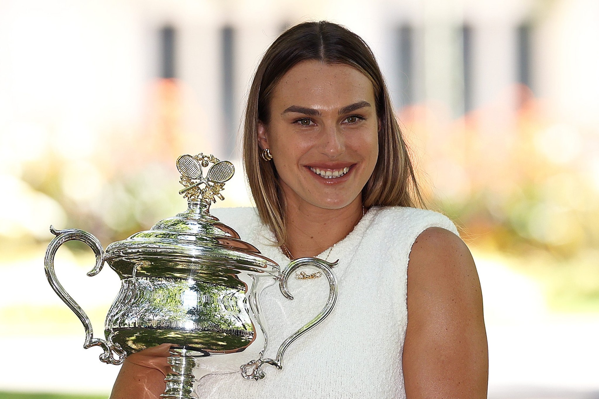 Aryna Sabalenka col trofeo dell'Australian Open