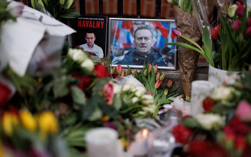 epa11161220 Floral tributes left for the late Russian opposition leader Alexei Navalny outside the Russian Embassy in London, Britain, 17 February 2024. Russian opposition leader and outspoken Kremlin critic Alexei Navalny has died aged 47 in a penal colony, the Federal Penitentiary Service of the Yamalo-Nenets Autonomous District announced on 16 February 2024. In late 2023 Navalny was transferred to an Arctic penal colony considered one of the harshest prisons. EPA/TOLGA AKMEN