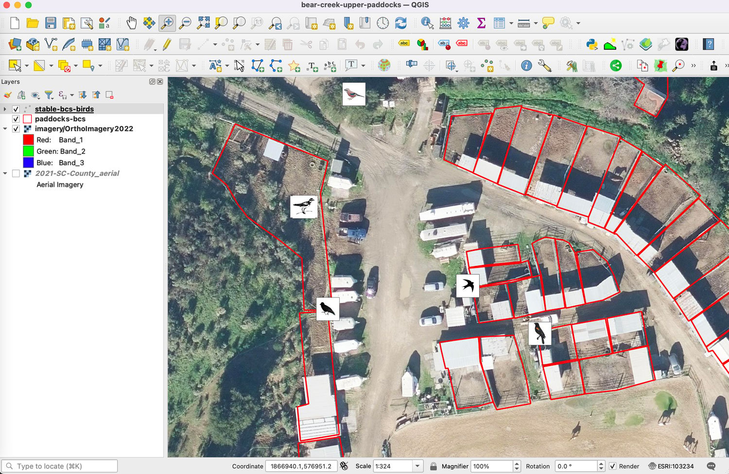 Screenshot showing a map view of a stable with aerials and point locations of photos symbolized with bird icons. 