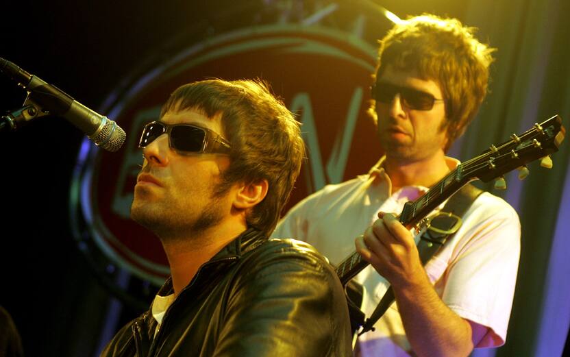 NETHERLANDS - JUNE 01: Photo of Noel GALLAGHER and Liam GALLAGHER and OASIS; Liam Gallagher & Noel Gallagher performing live onstage (Photo by Paul Bergen/Redferns)