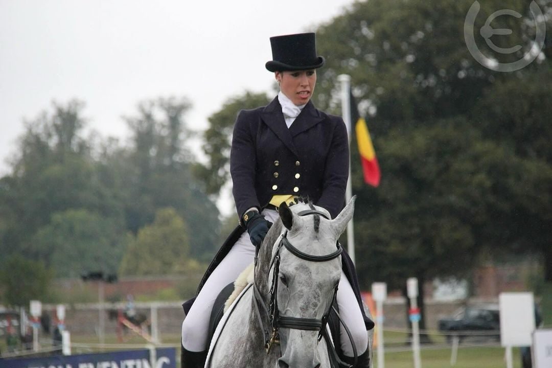 Caroline March in gara a cavallo prima dell'incidente