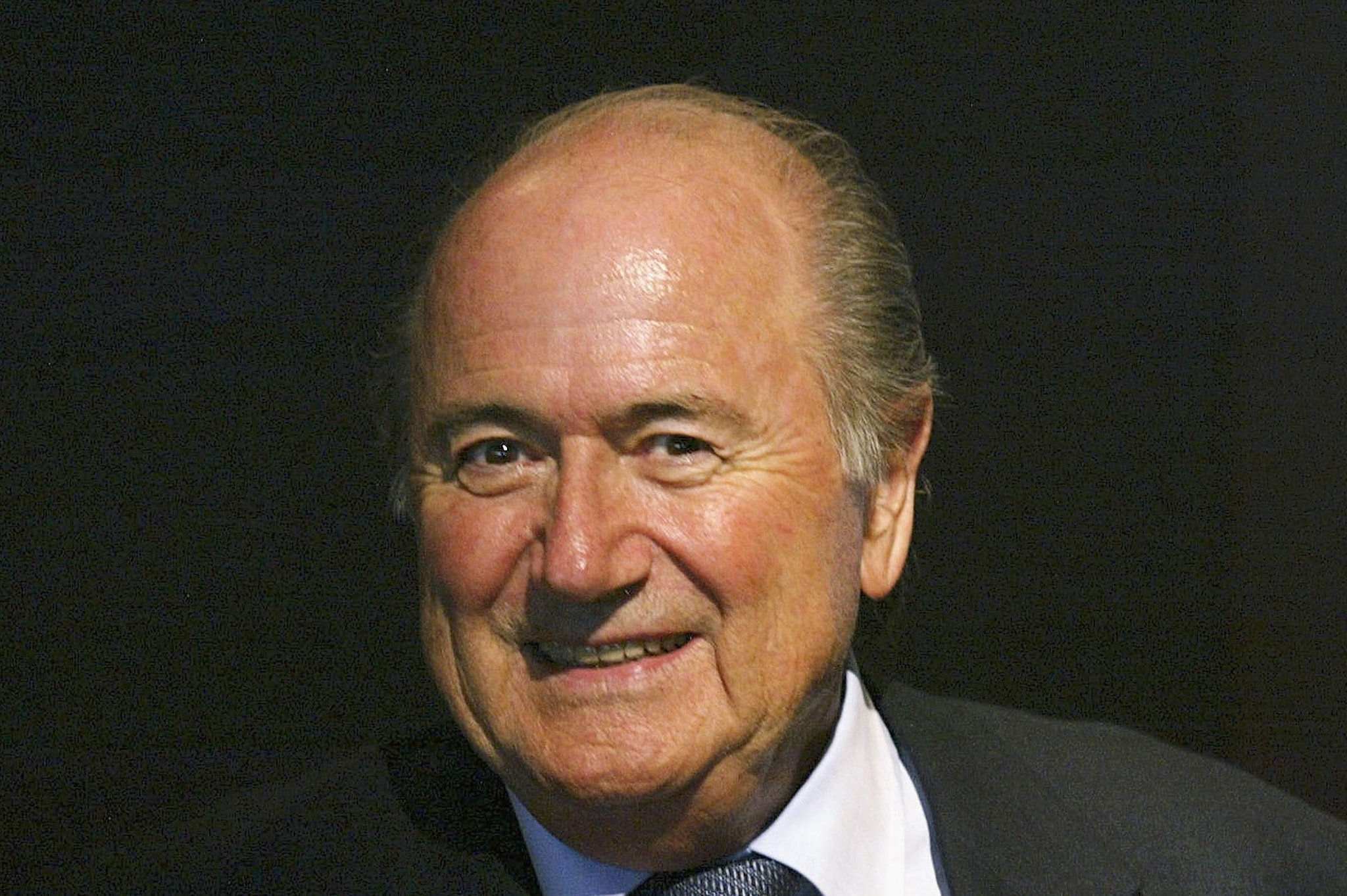 Blatter sorridente al tempo in cui comandava da monarca assoluto il calcio mondiale