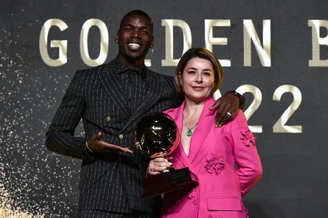 Rafaela Pimenta e Paul Pogba nel corso di una serata di gala del calcio.