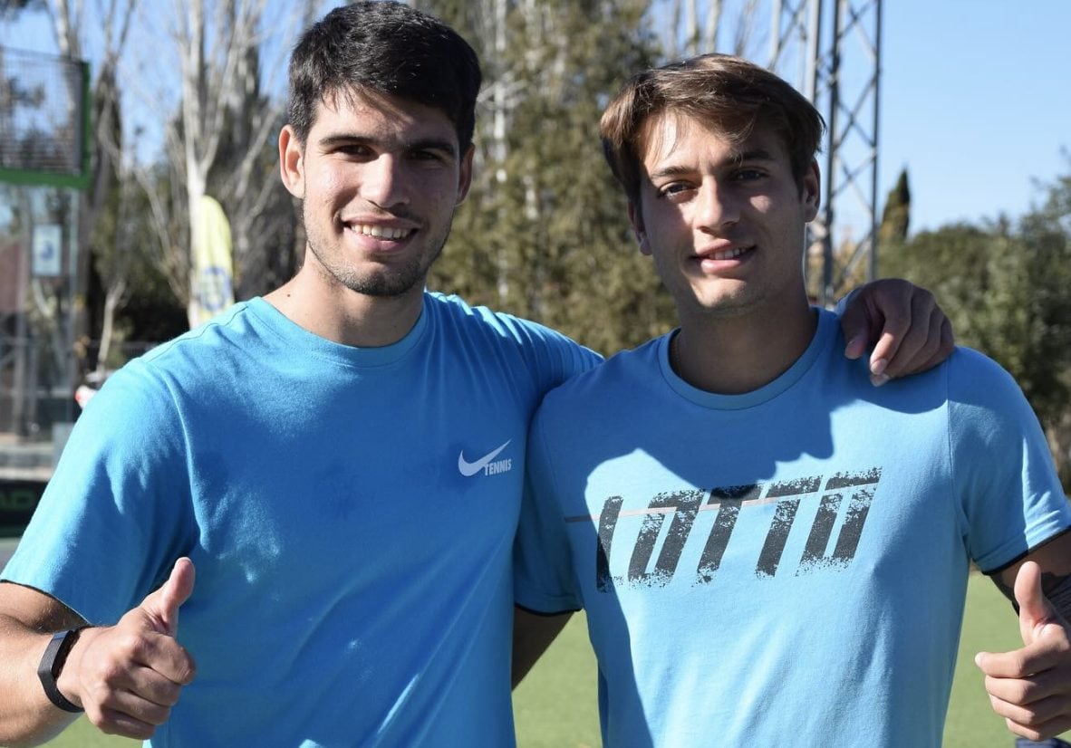 Cobolli con Alcaraz in allenamento.