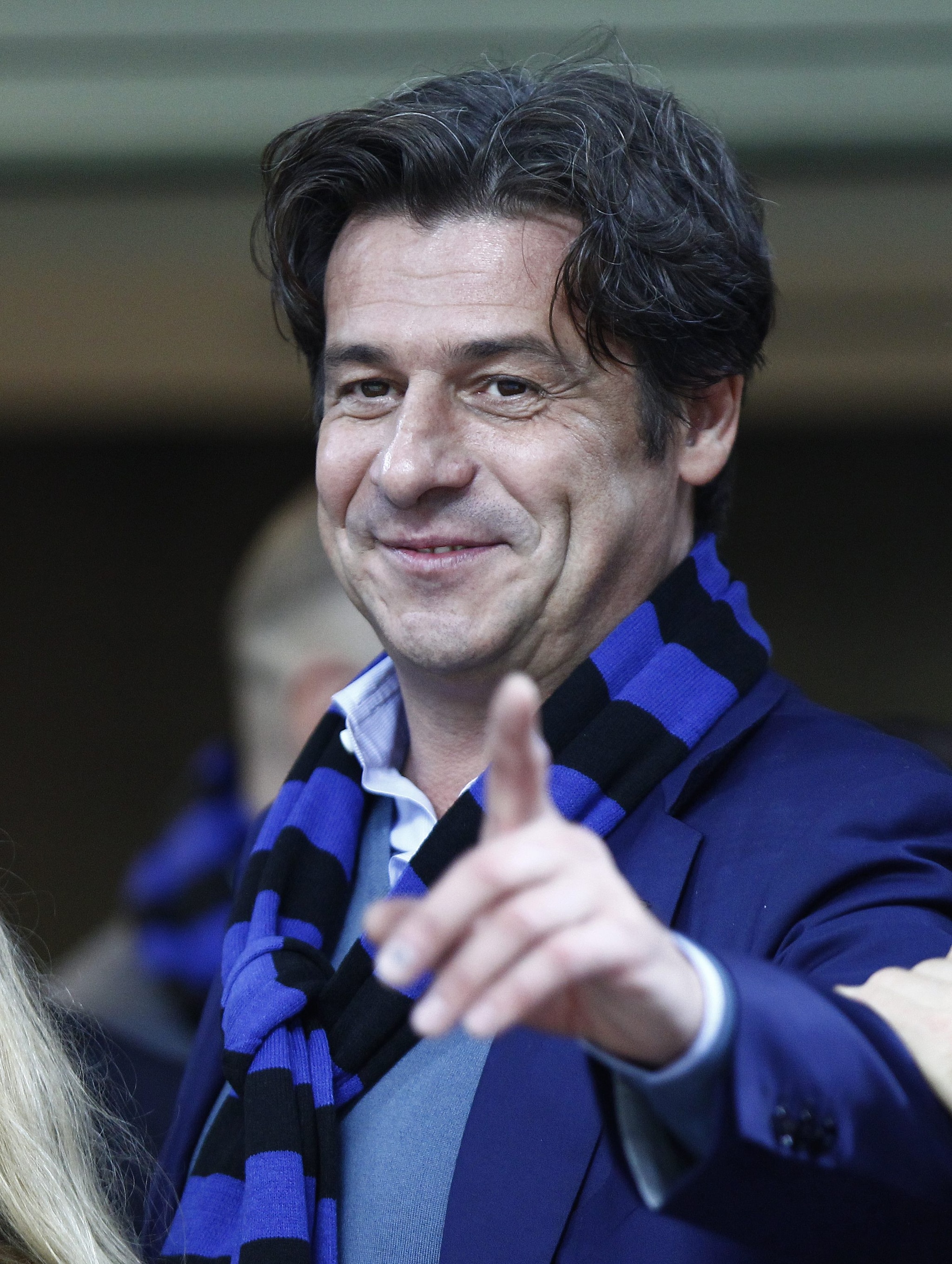 Nicola Berti in tribuna al Meazza durante una partita dell'Inter.