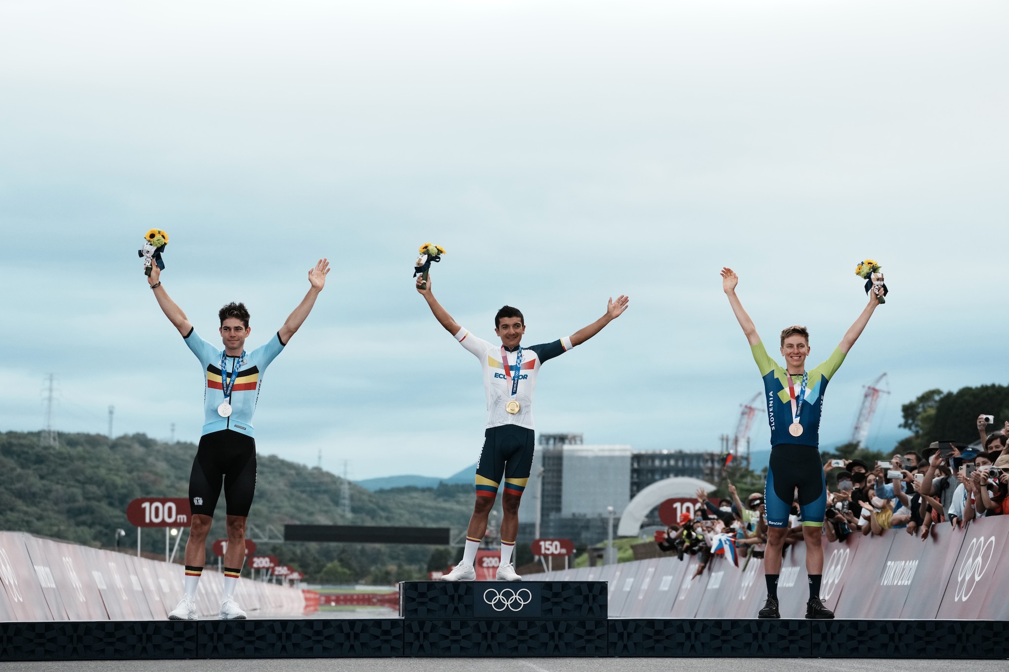 Carapaz oro a Tokyo 2020, davanti a van Aert (argento) e Pogacar (bronzo)