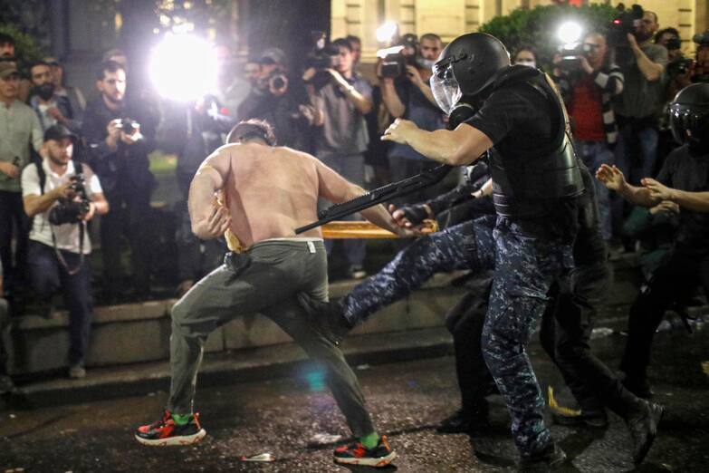 epa11311667 An opposition party supporter clashes with riot police during a protest against a draft bill on 'foreign agents' near the Parliament in Tbilisi, Georgia, 01 May 2024. The Georgian Parliament, against the backdrop of mass protests in Tbilisi, adopted the bill on foreign agents on the first reading. The second reading was appointed on 30 April. For 16 days, opponents of the bill have been gathering in front of the Georgian Parliament and blocking Rustaveli Avenue. Today they also wanted to surround the building to prevent the deputies from leaving it, but the police are preventing this. EPA/DAVID MDZINARISHVILI