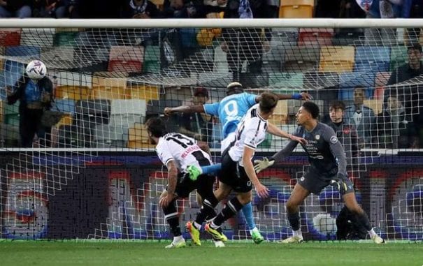 Il gol di Osimhen contro l'Udinese.