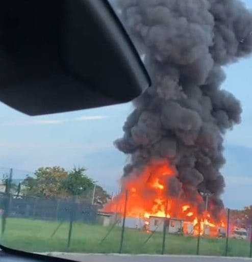 L'incendio a Gratosoglio (foto di Fanpage.it)