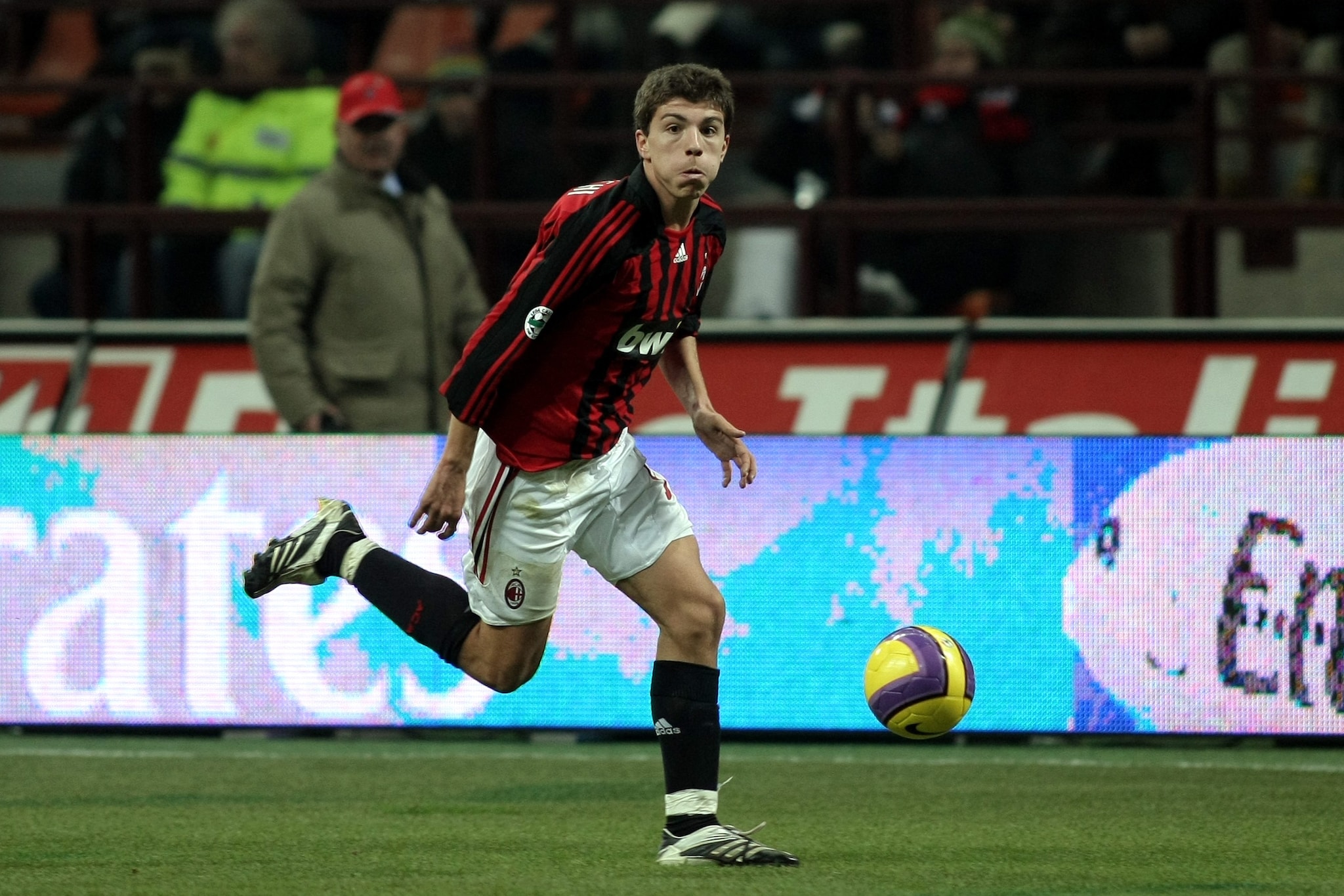 Paloschi con la maglia del Milan.