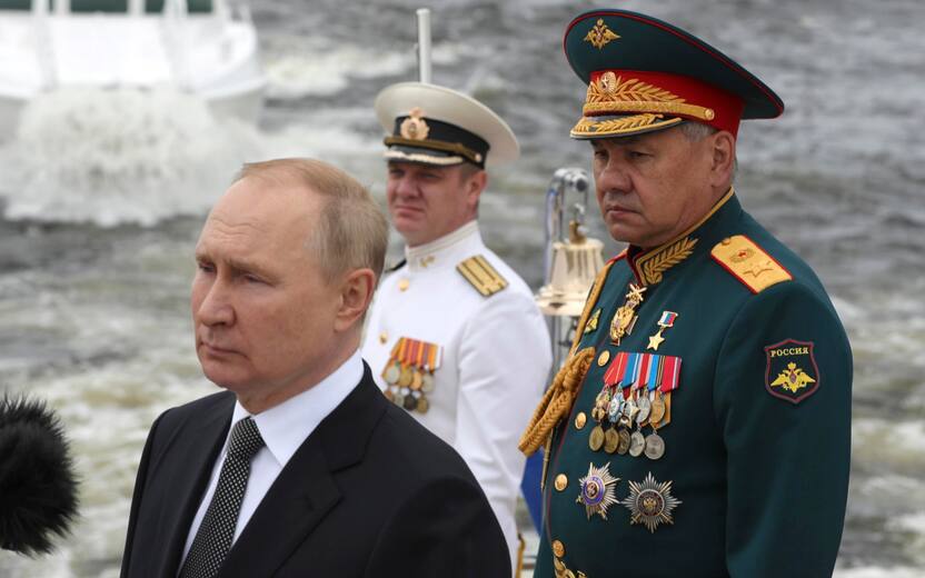 epa10099697 Russian President Vladimir Putin (L), Russian Defence Minister Sergei Shoigu (R) and Admiral Nikolai Yevmenov, Commander-in-Chief of the Russian Navy (C) review warships during the the Main Naval Parade marking the Russian Navy Day in St.Petersburg, Russia, 31 July 2022. Traditionally the Russia Navy Day is celebrated on the last Sunday in July. EPA/MIKHAIL KLIMENTYEV / SPUTNIK / KREMLIN POOL MANDATORY CREDIT