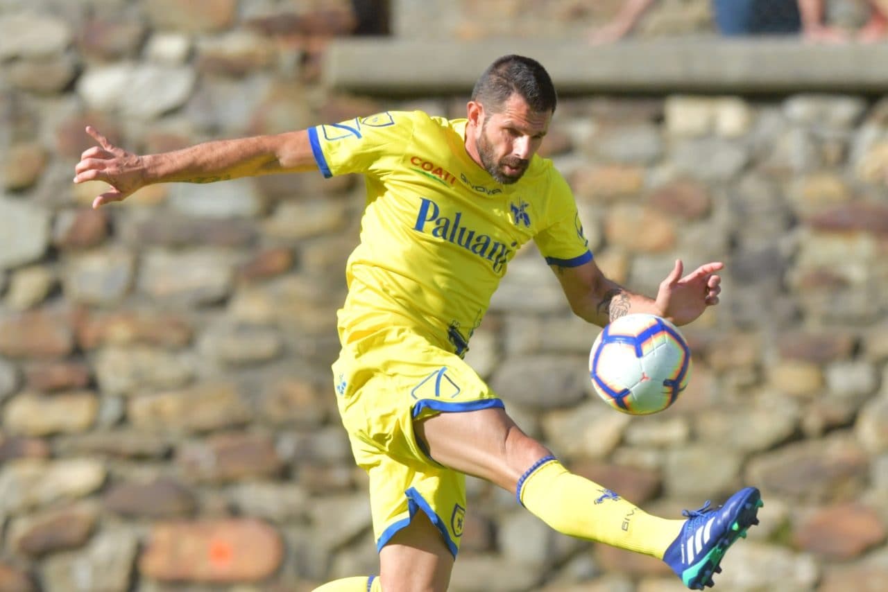 Sergio Pellissier in azione con la maglia del Chievo.