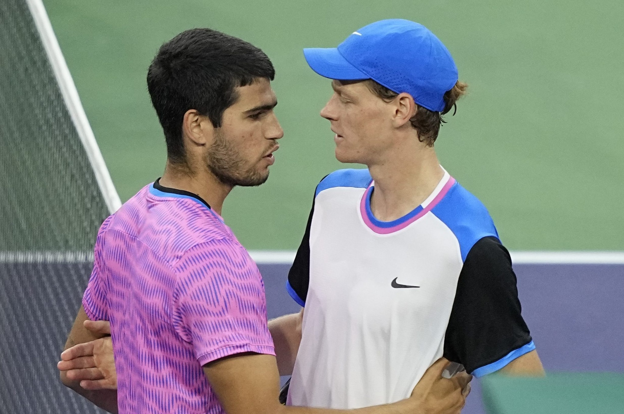 Sinner e Alcaraz dopo l'ultimo match a Indian Wells.