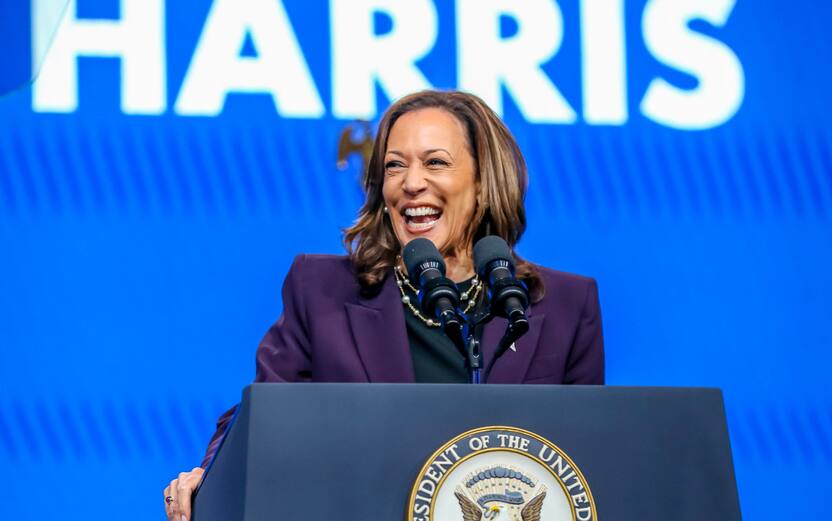 epaselect epa11495977 US Vice President Kamala Harris addresses the American Federation of Teachers' 88th national convention during her keynote speech in Houston, Texas, USA, 25 July 2024. US President Joe Biden announced on 21 July he would not seek re-election and endorsed Vice President Harris to be the Democratic Party's new nominee for the US elections in November 2024. EPA/LESLIE PLAZA JOHNSON