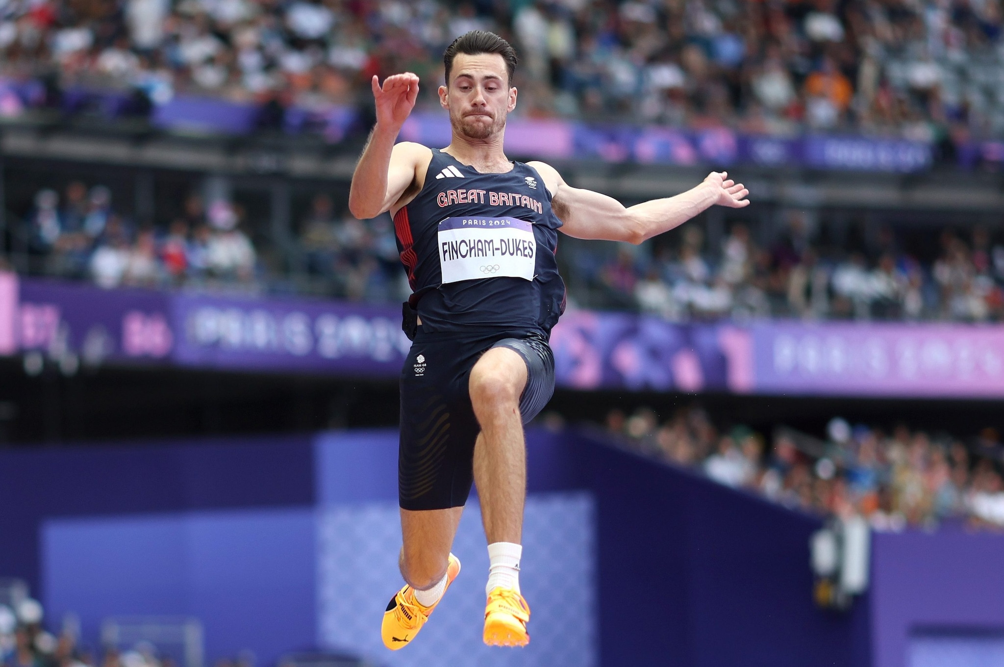 Jacob Fincham-Dukes durante la finale di salto in lungo alle Olimpiadi di Parigi