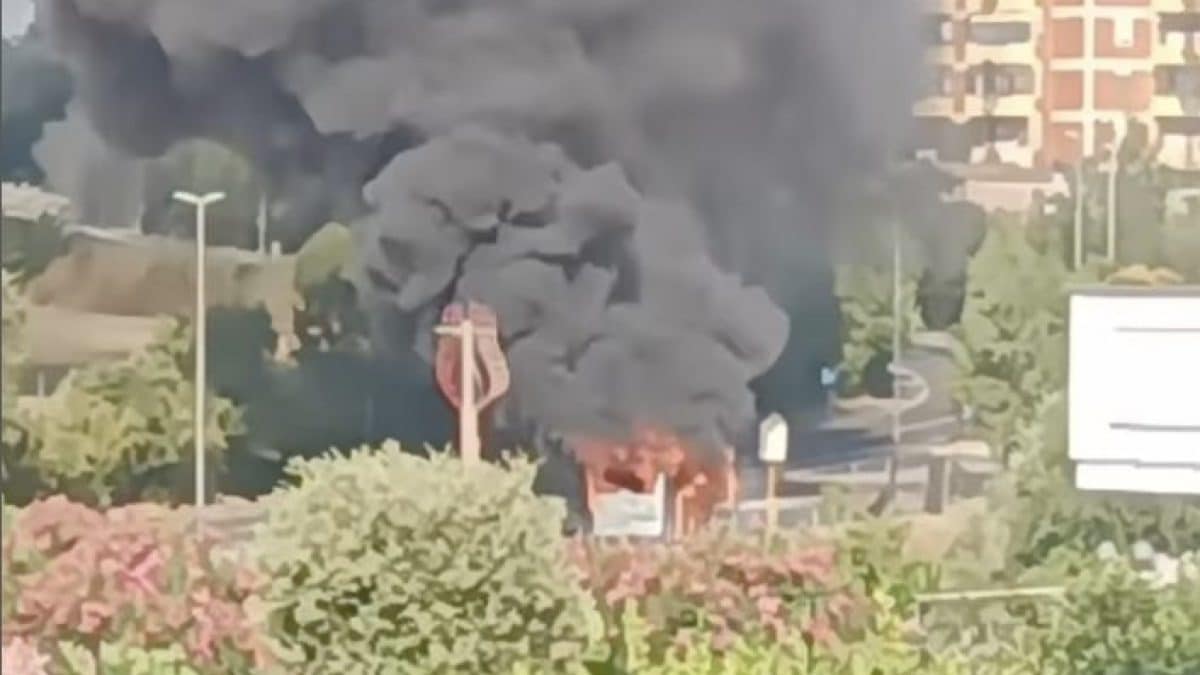 Il bus in fiamme, dal video di Welcome to Favelas.