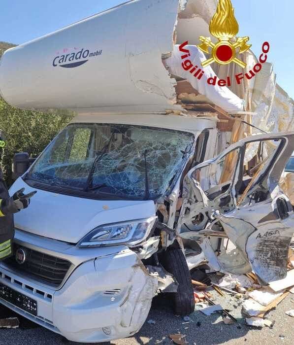 Il camper coinvolto nell'incidente