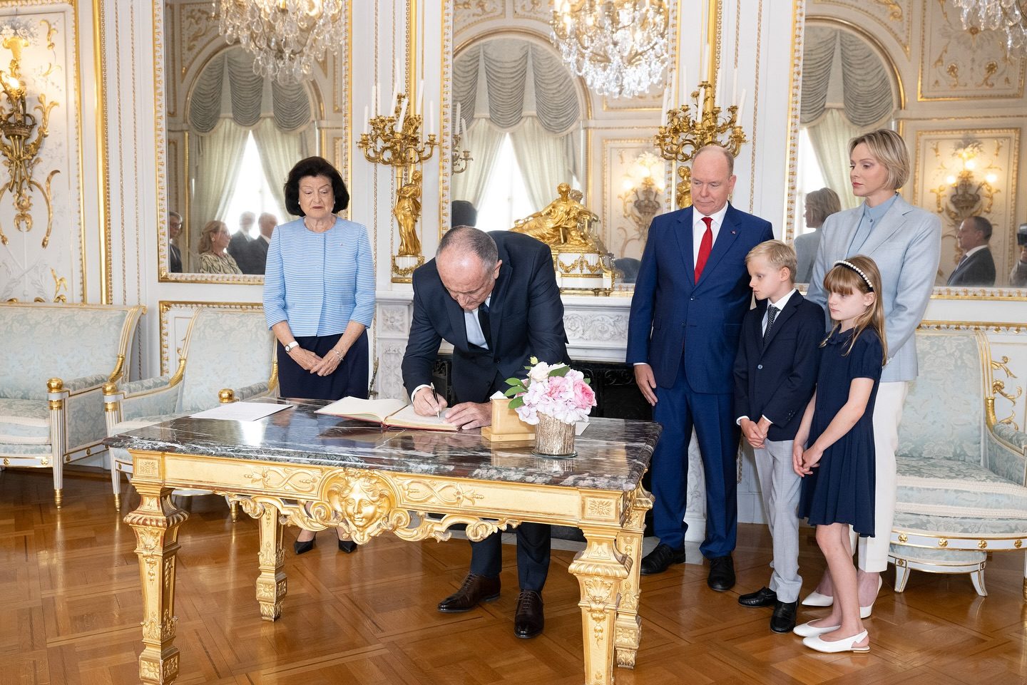 Charlene con il principe Alberto e i figli Gabriella e Jacques