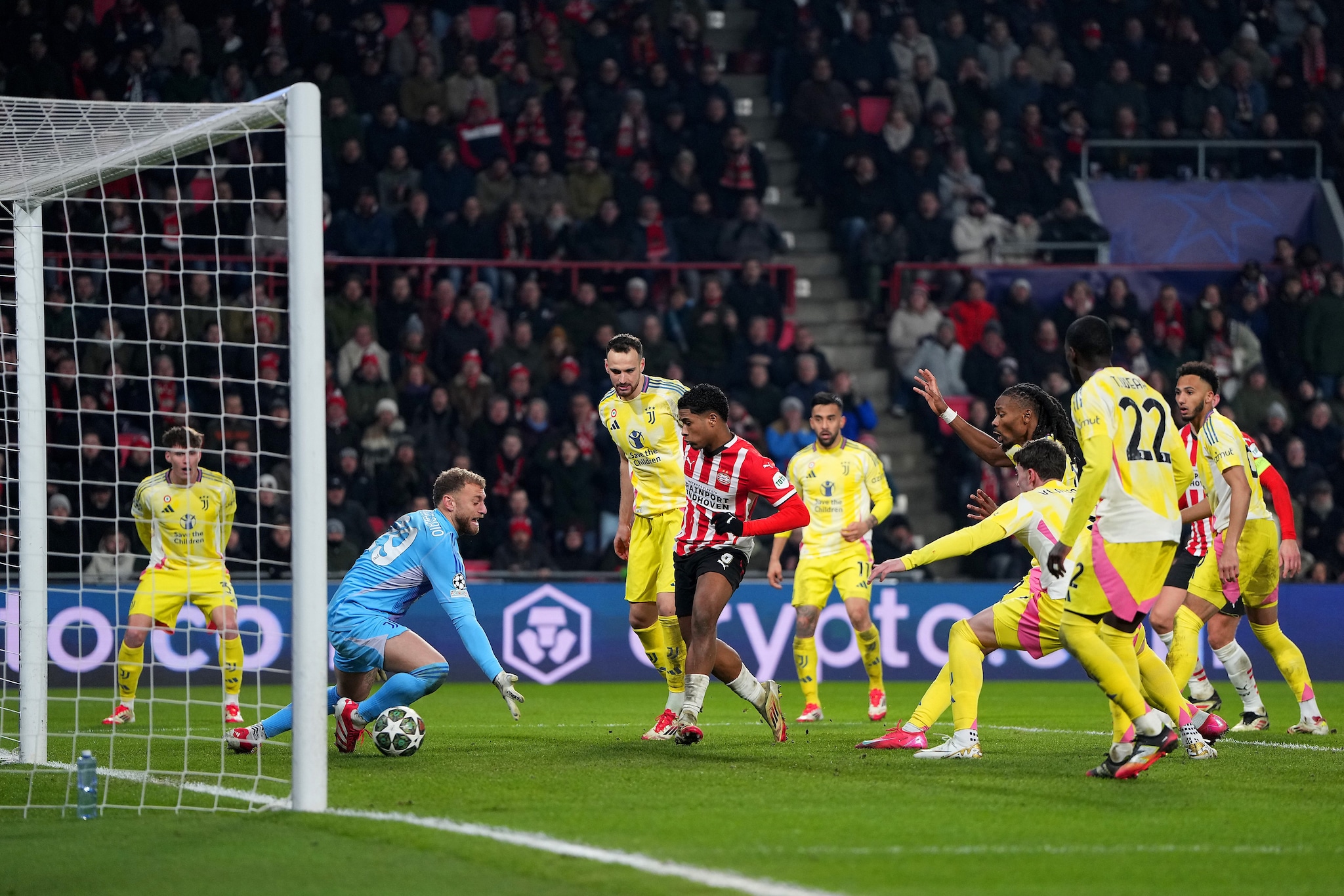 Il gol decisivo del PSV che ha condannato la Juventus.