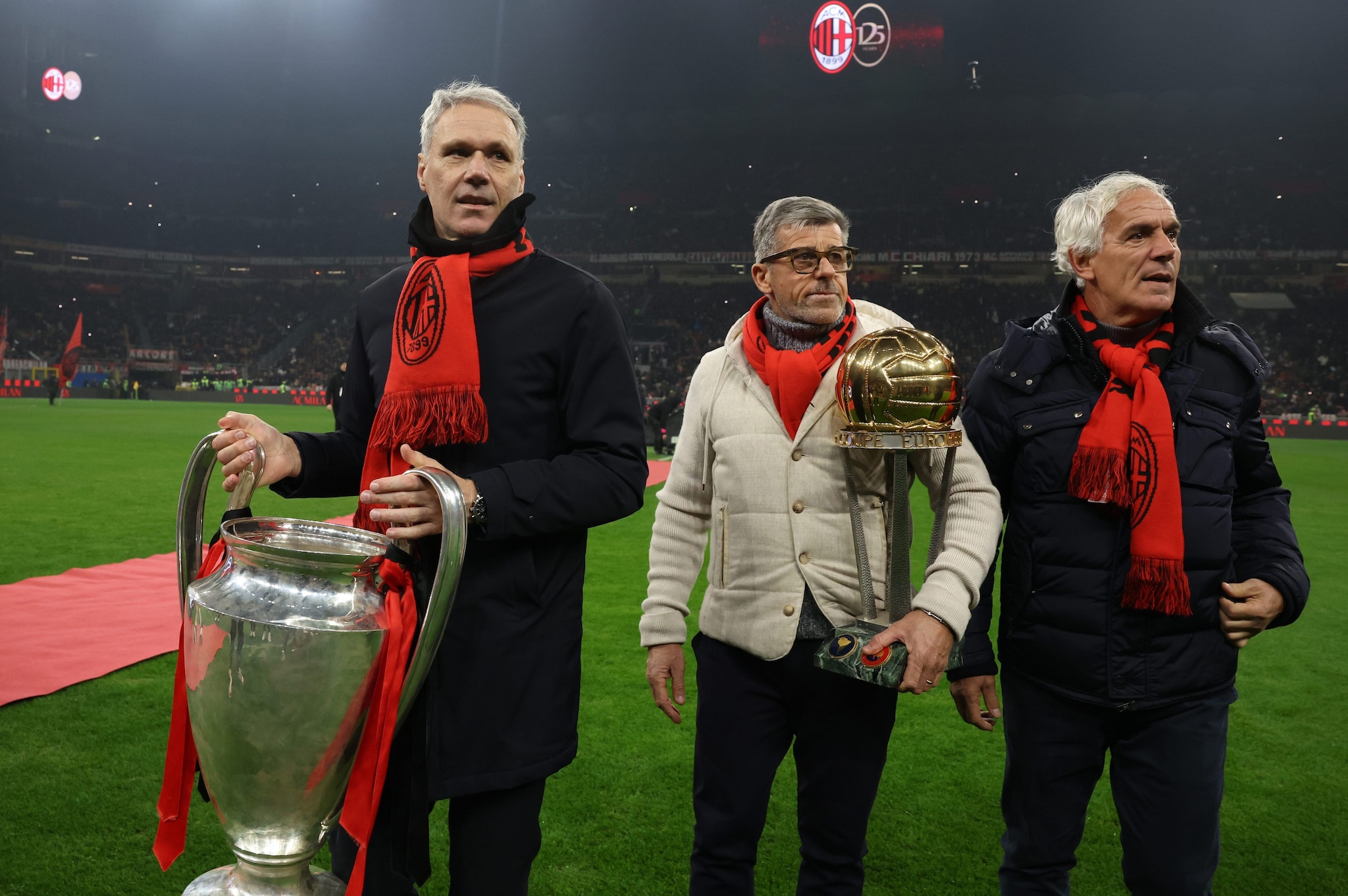 Donadoni con Van Basten ed Evani lo scorso 15 dicembre al Meazza