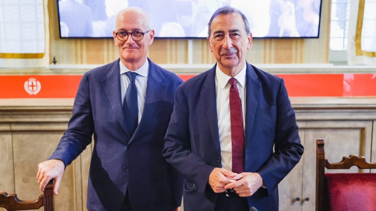 Franco Gabrielli e il sindaco Beppe Sala (foto da LaPresse)