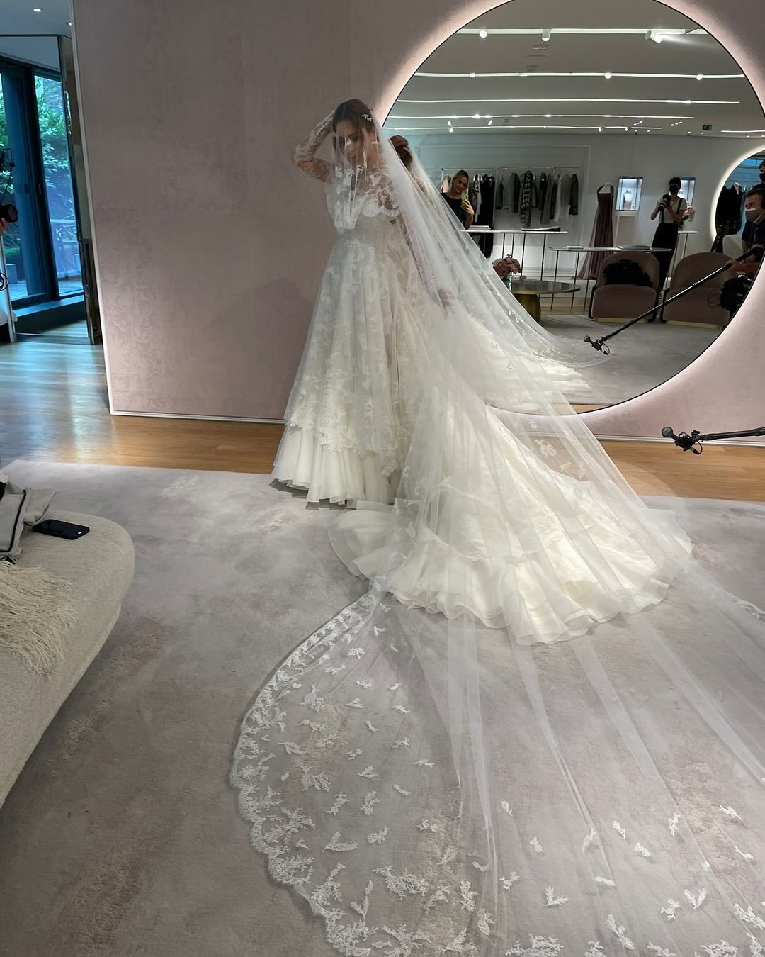 Miriam Leone con l'abito da sposa di Dior