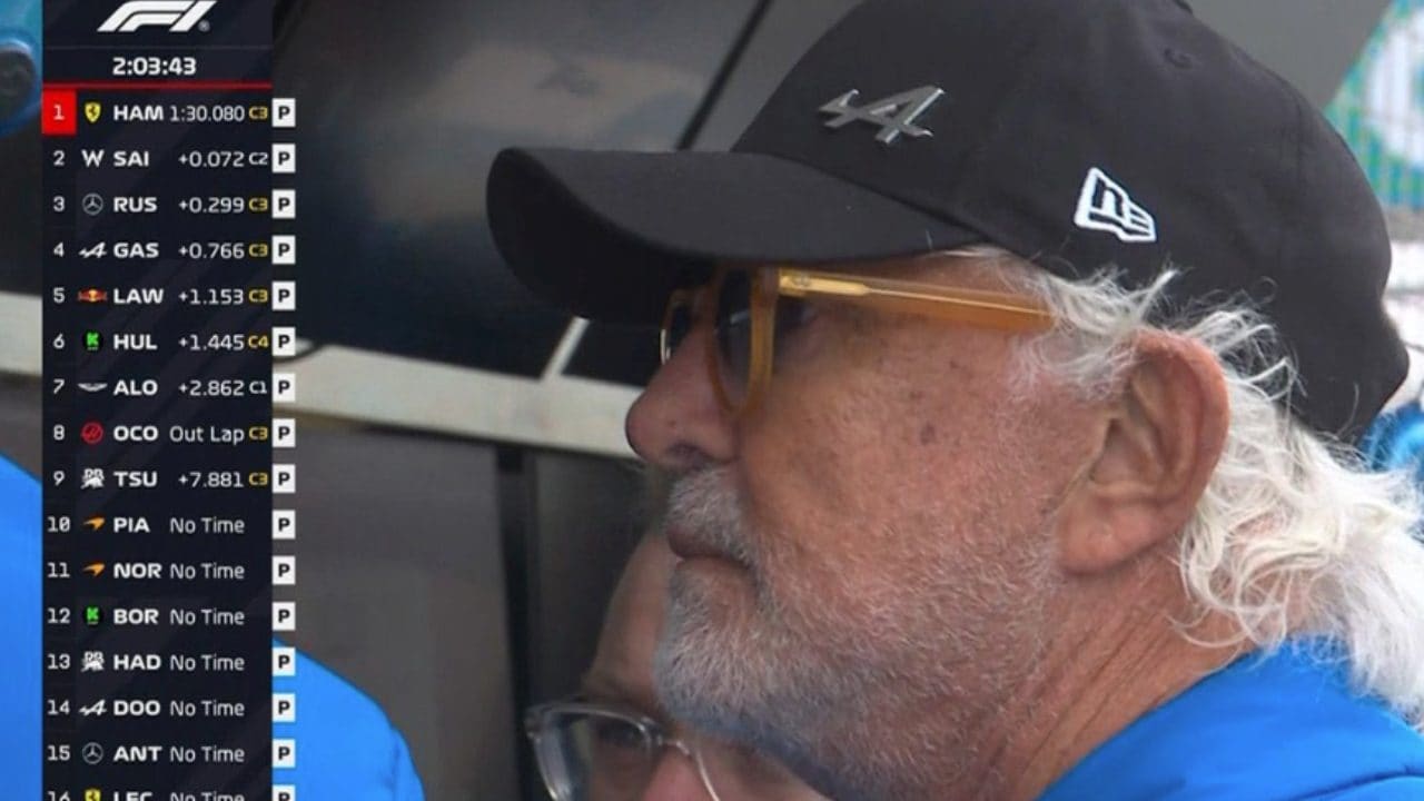 Flavio Briatore al muretto box durante i test di Sakhir.